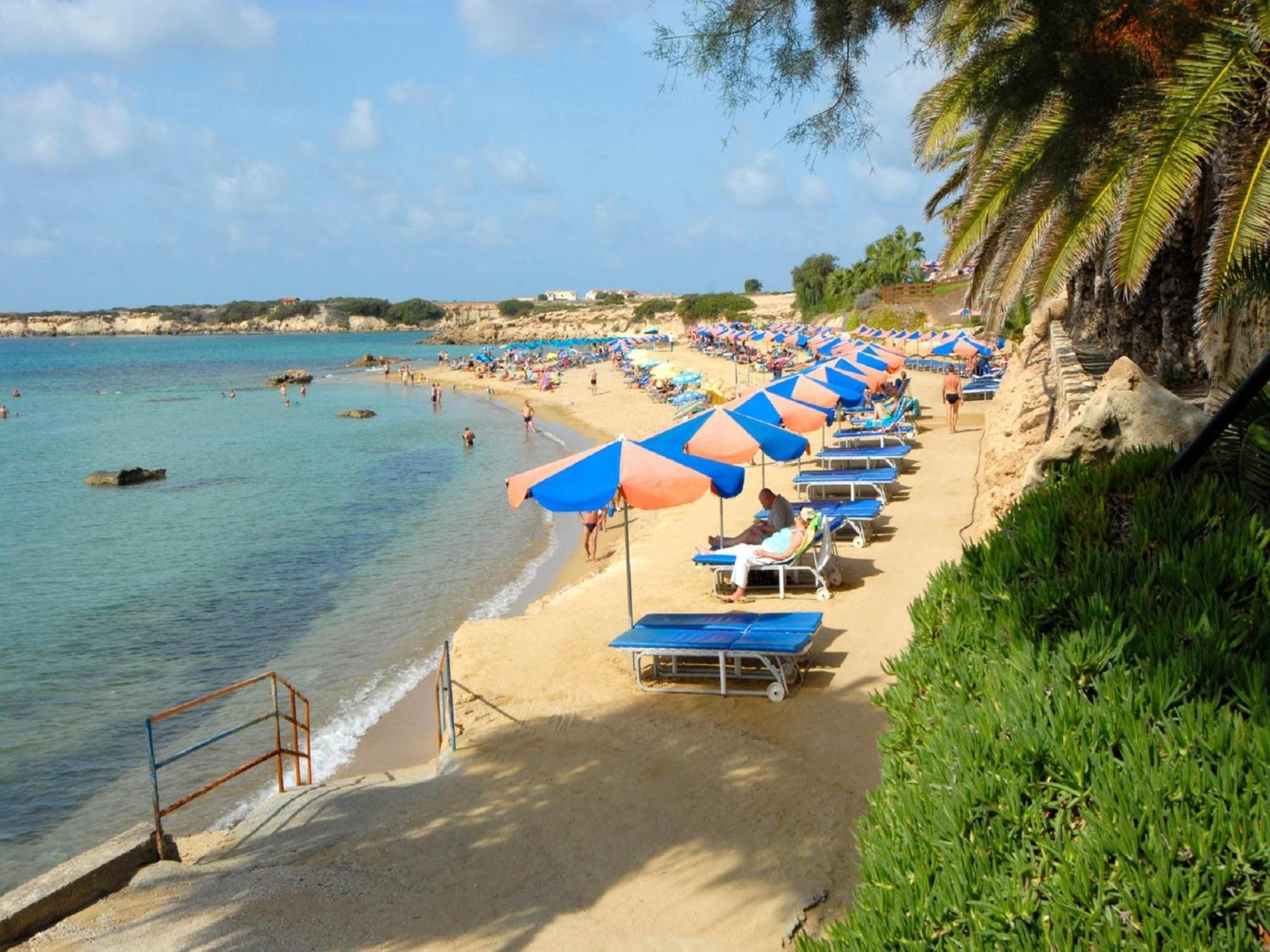 Villa Coralia Gardens 1Km From Coral Bay Beach Bagian luar foto