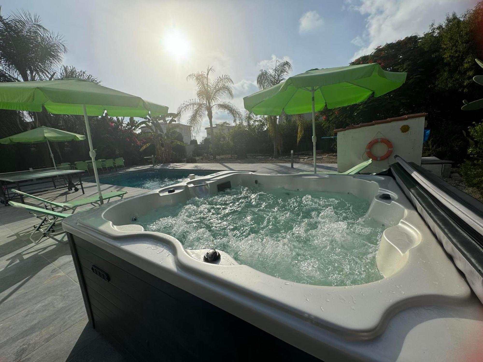 Villa Coralia Gardens 1Km From Coral Bay Beach Bagian luar foto