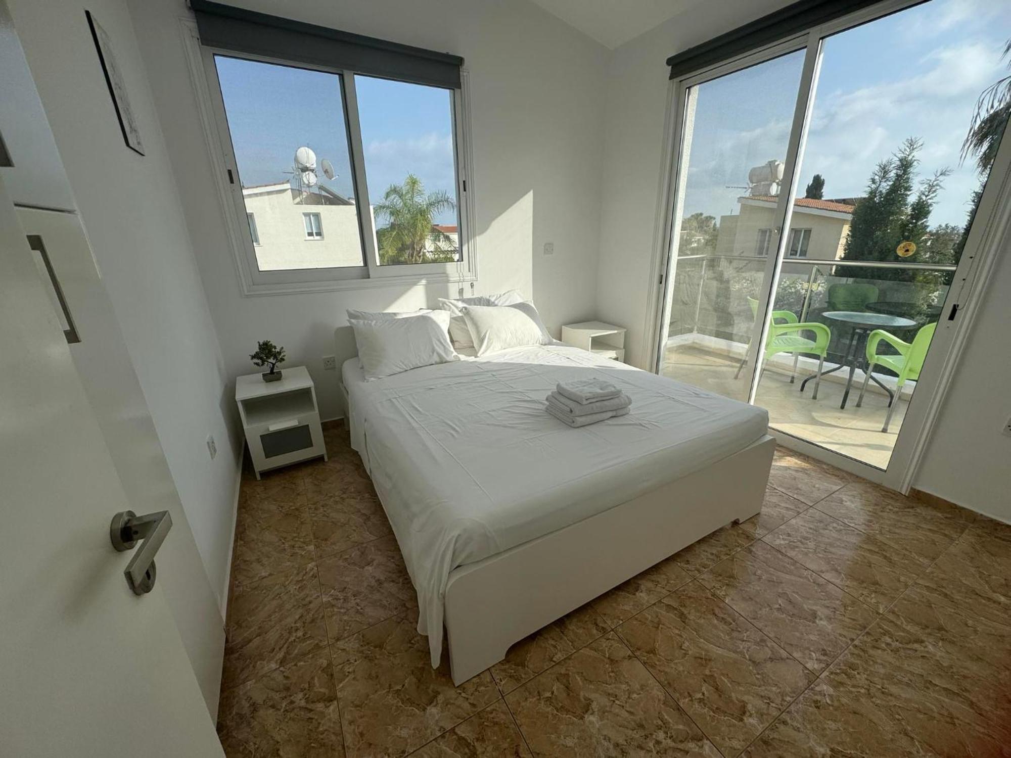 Villa Coralia Gardens 1Km From Coral Bay Beach Bagian luar foto