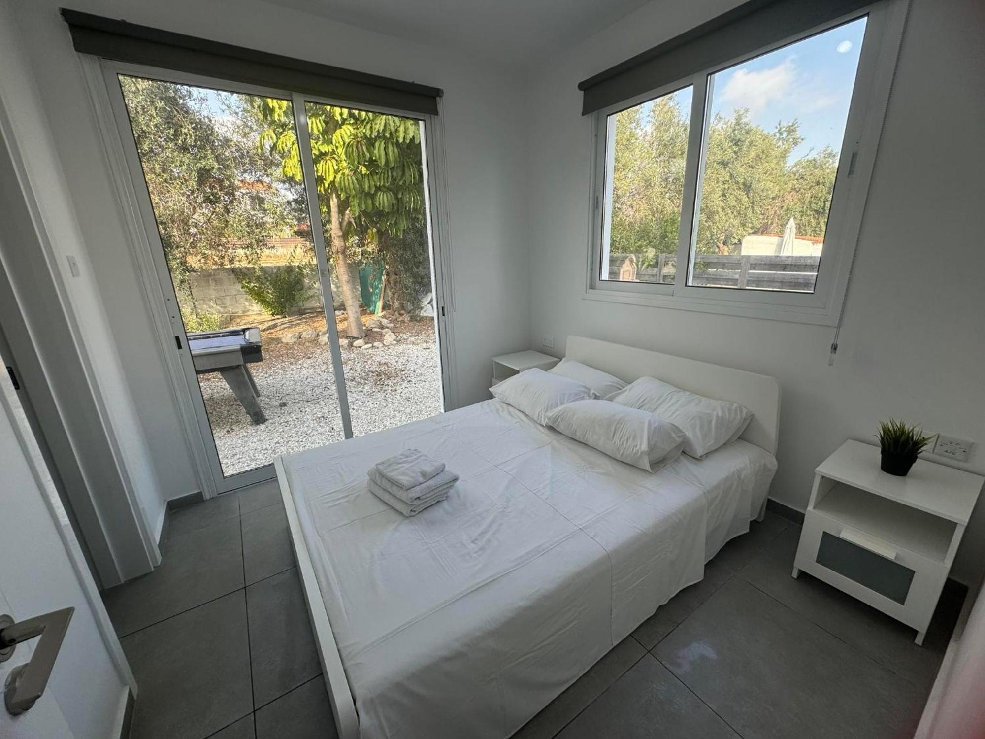 Villa Coralia Gardens 1Km From Coral Bay Beach Bagian luar foto