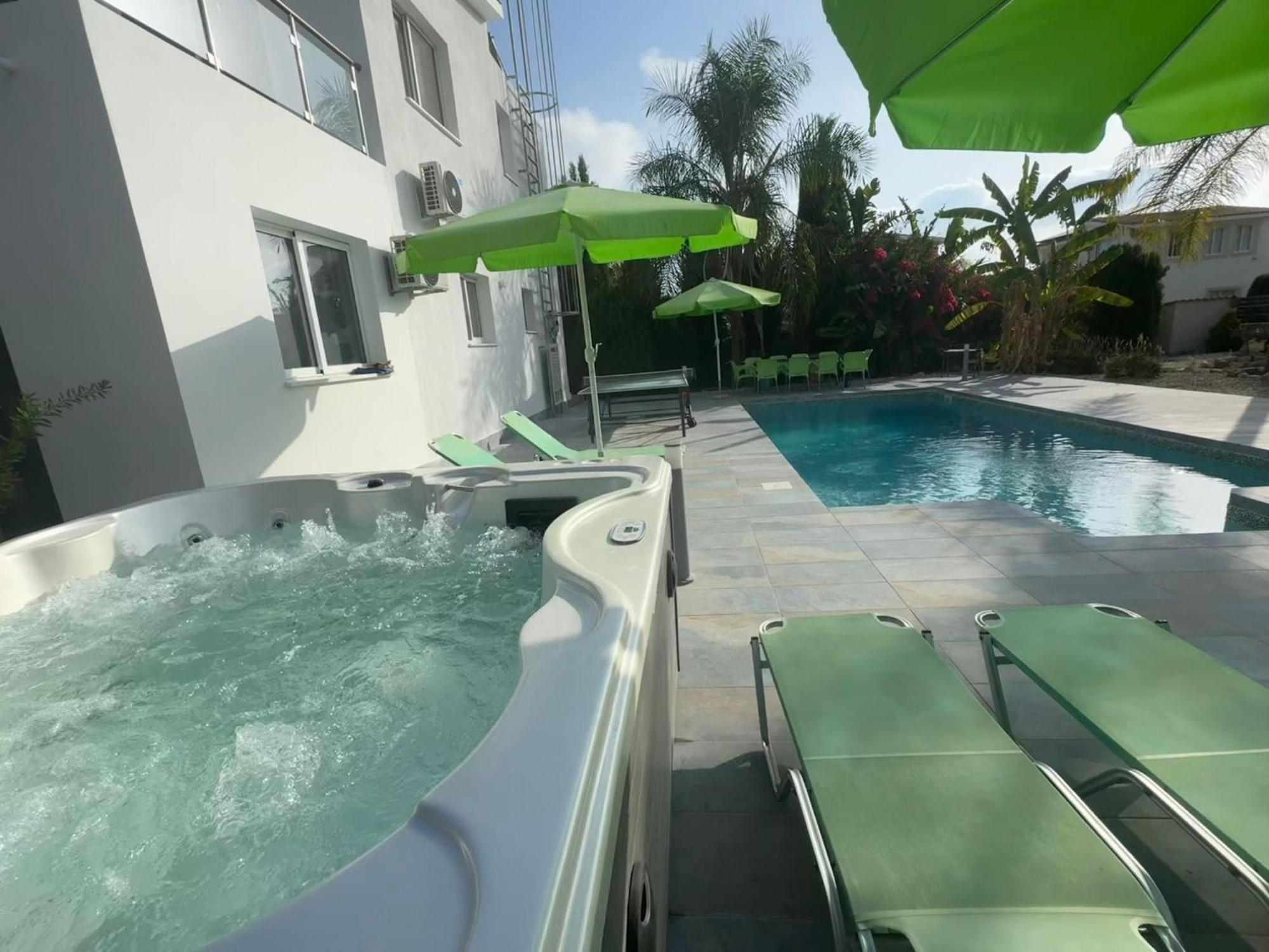 Villa Coralia Gardens 1Km From Coral Bay Beach Bagian luar foto