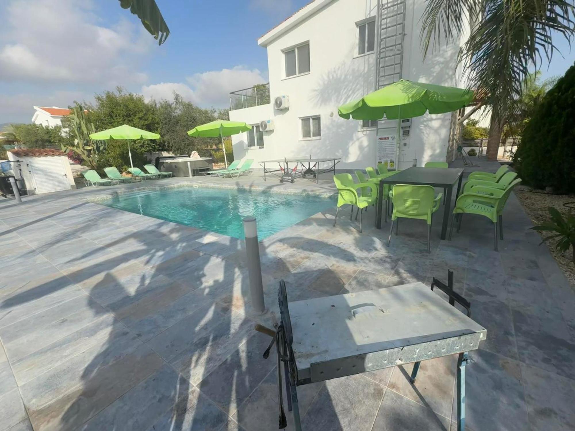 Villa Coralia Gardens 1Km From Coral Bay Beach Bagian luar foto