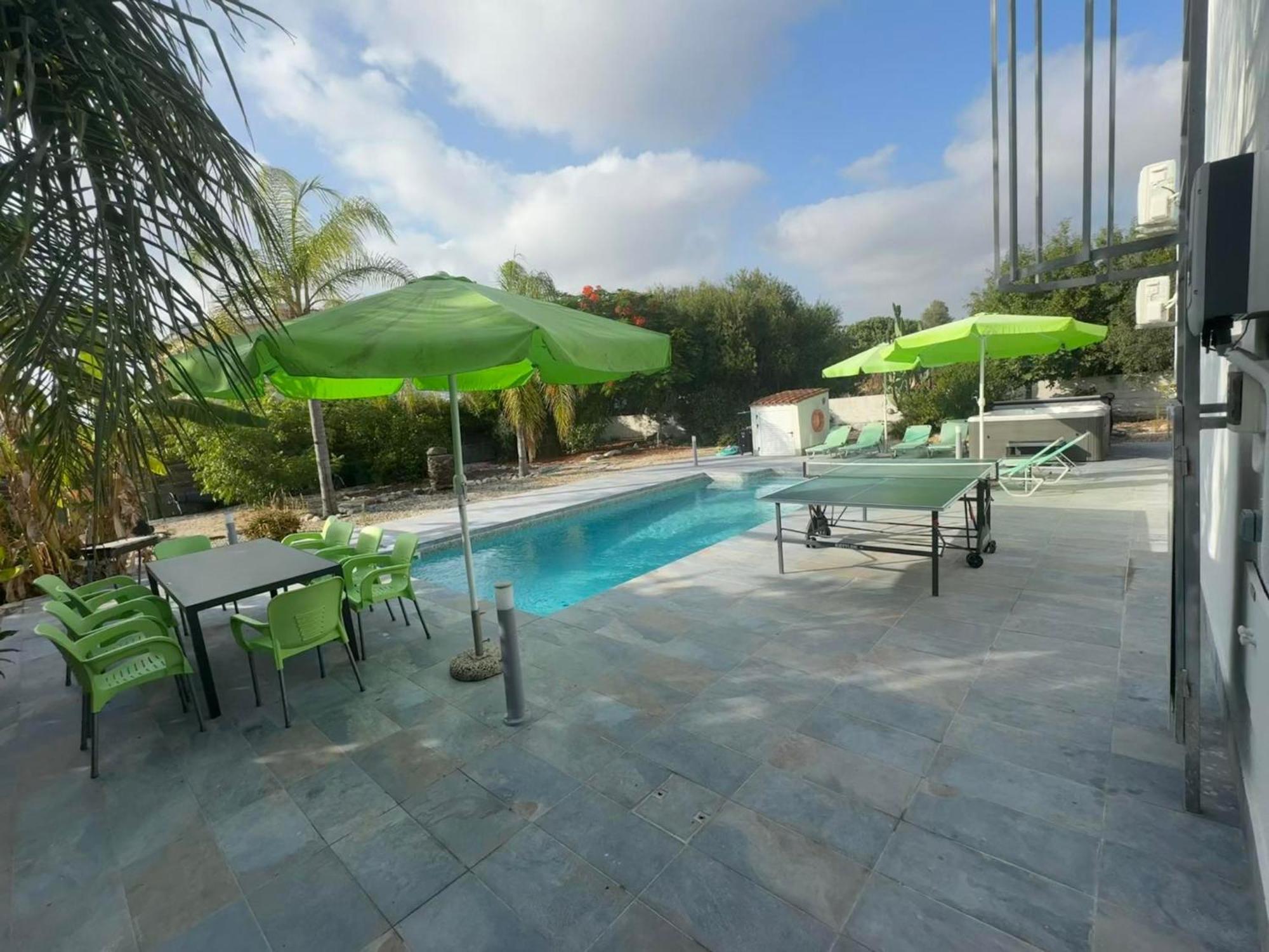 Villa Coralia Gardens 1Km From Coral Bay Beach Bagian luar foto