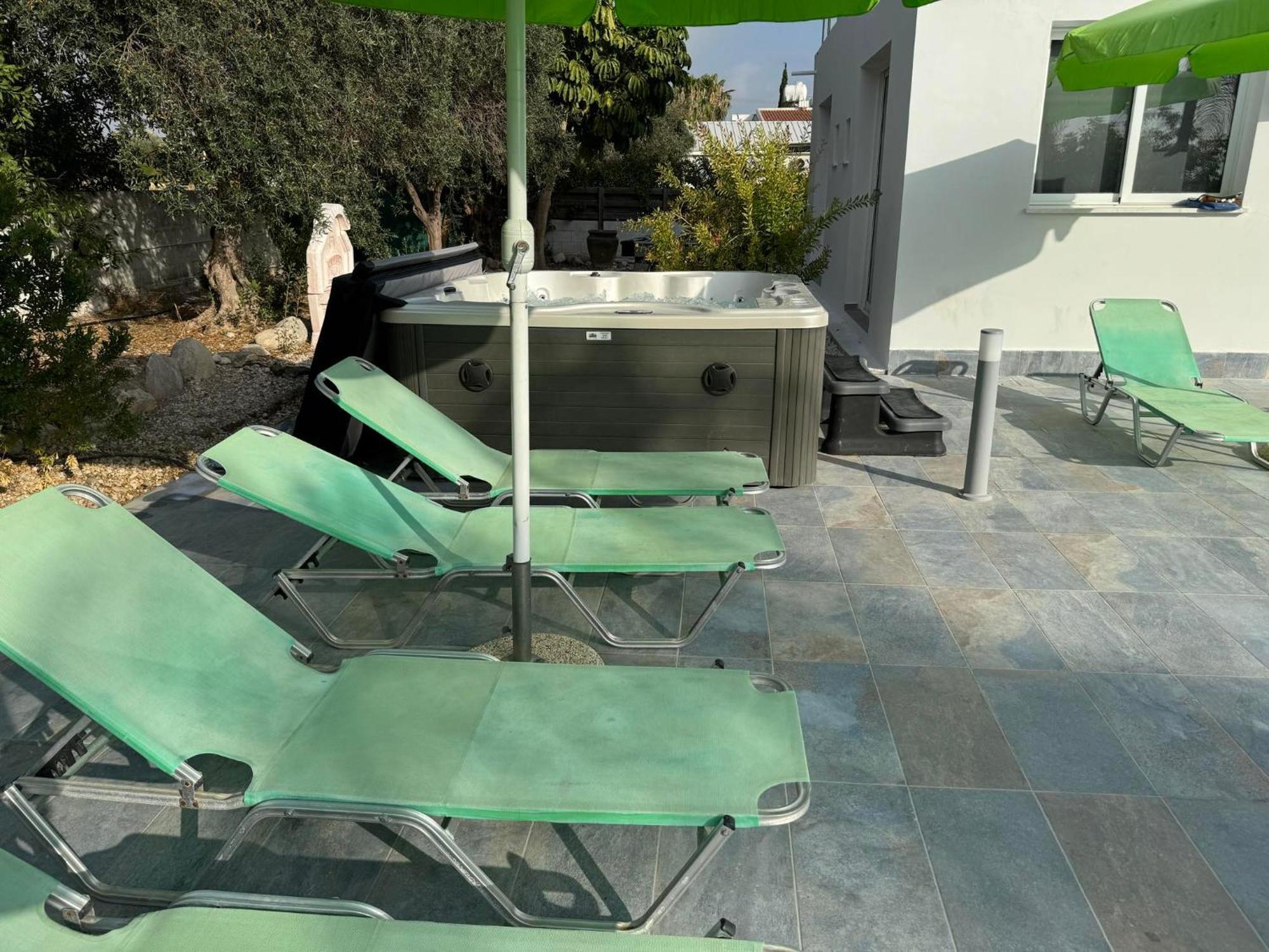 Villa Coralia Gardens 1Km From Coral Bay Beach Bagian luar foto